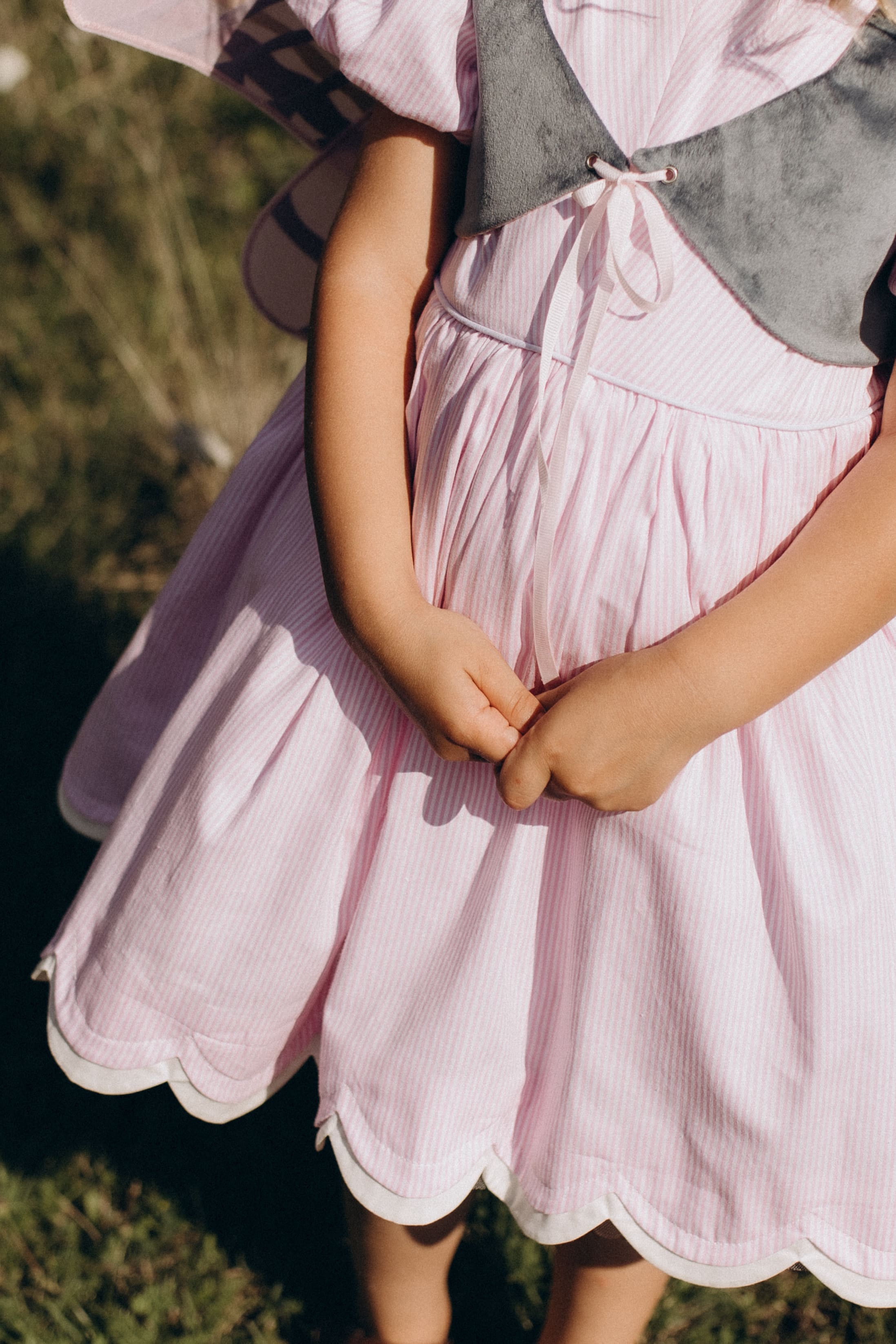 Крила на жилетці блакитно-рожеві