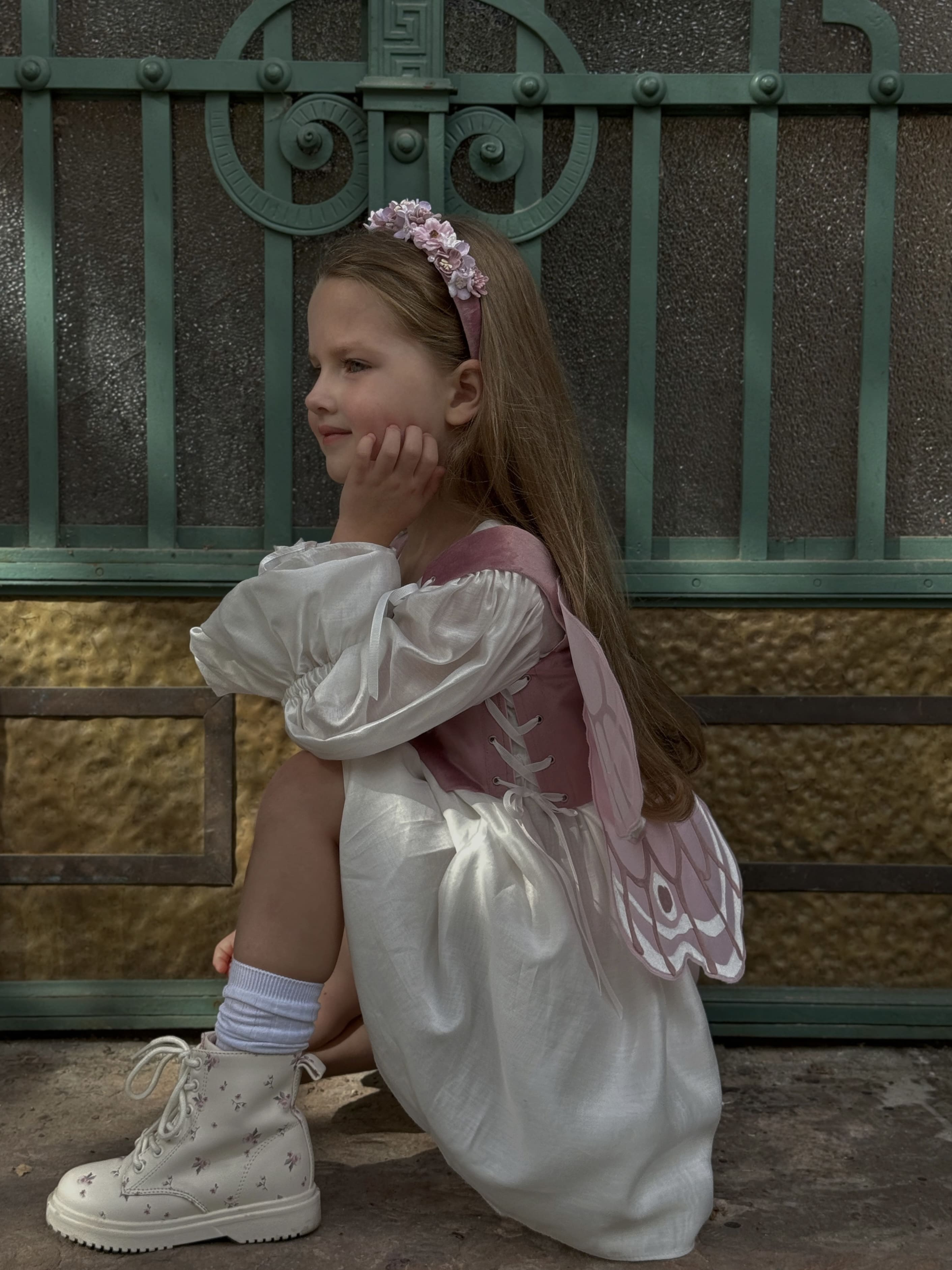 Крила на корсеті рожеві