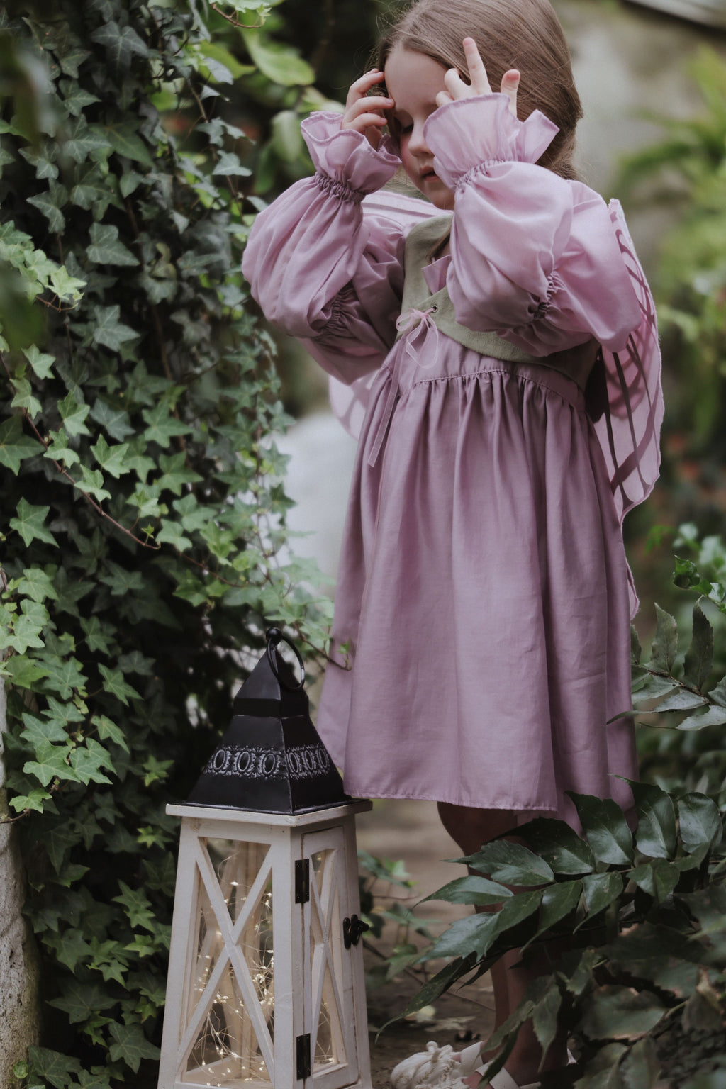 Крила на жилетці зелено-рожеві