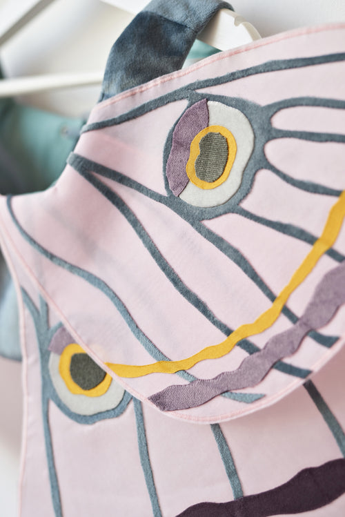 Крила на жилетці блакитно-рожеві